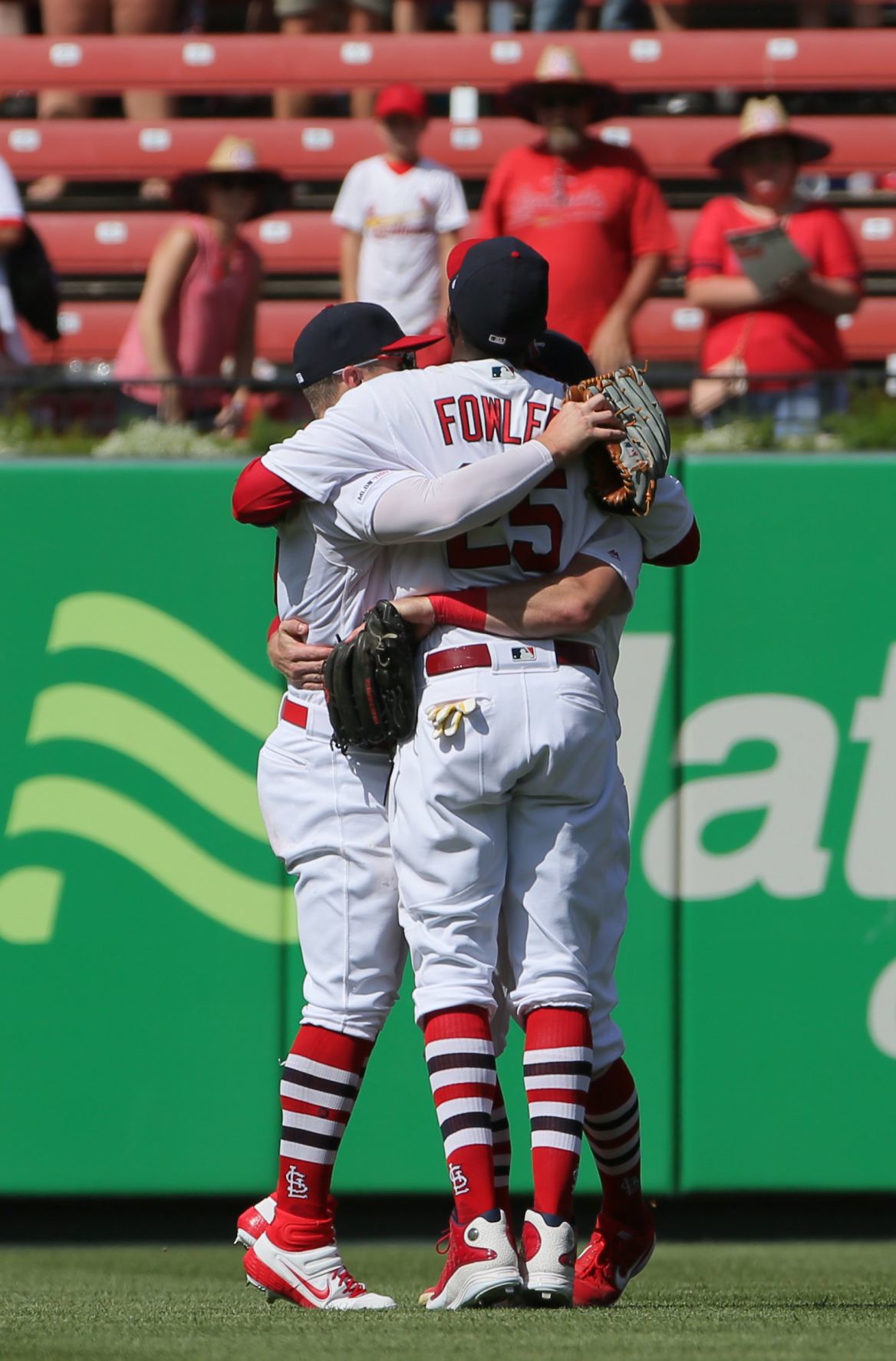 Cards rattle the Diamondbacks 5-2